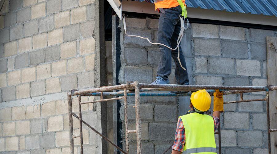 Professional gutter cleaning in King City, CA